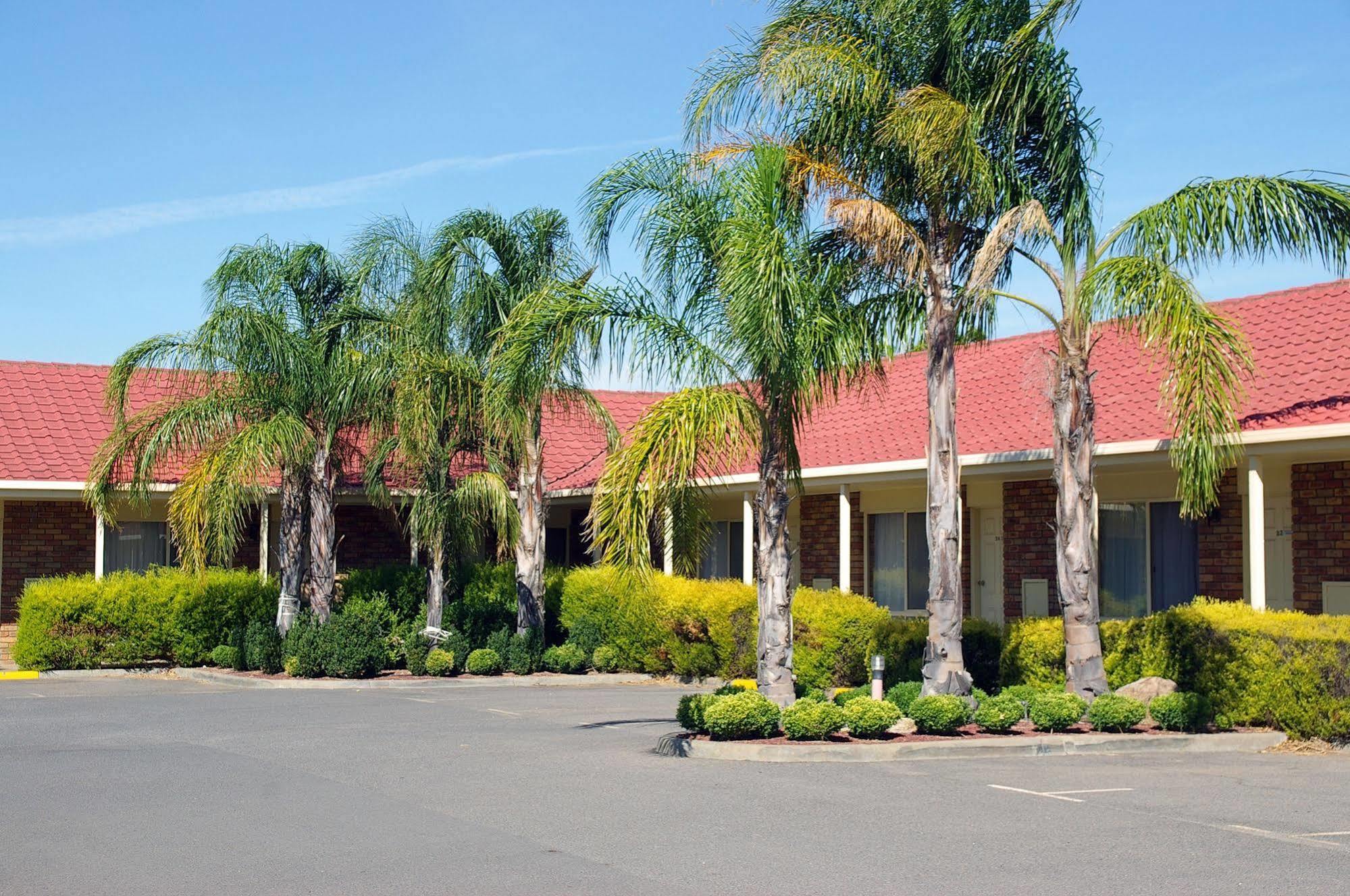 Pines Country Club Motor Inn Shepparton Esterno foto