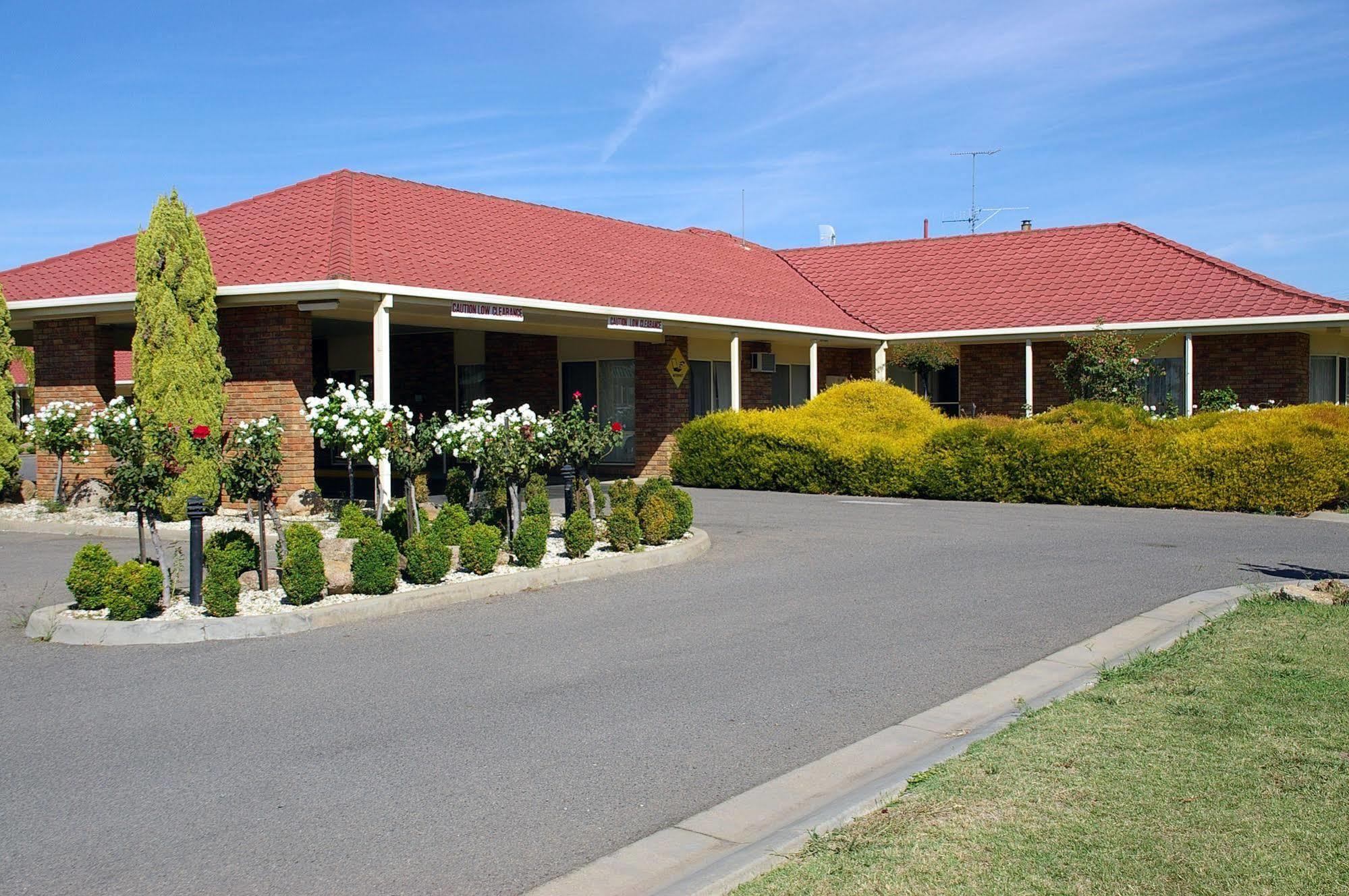 Pines Country Club Motor Inn Shepparton Esterno foto