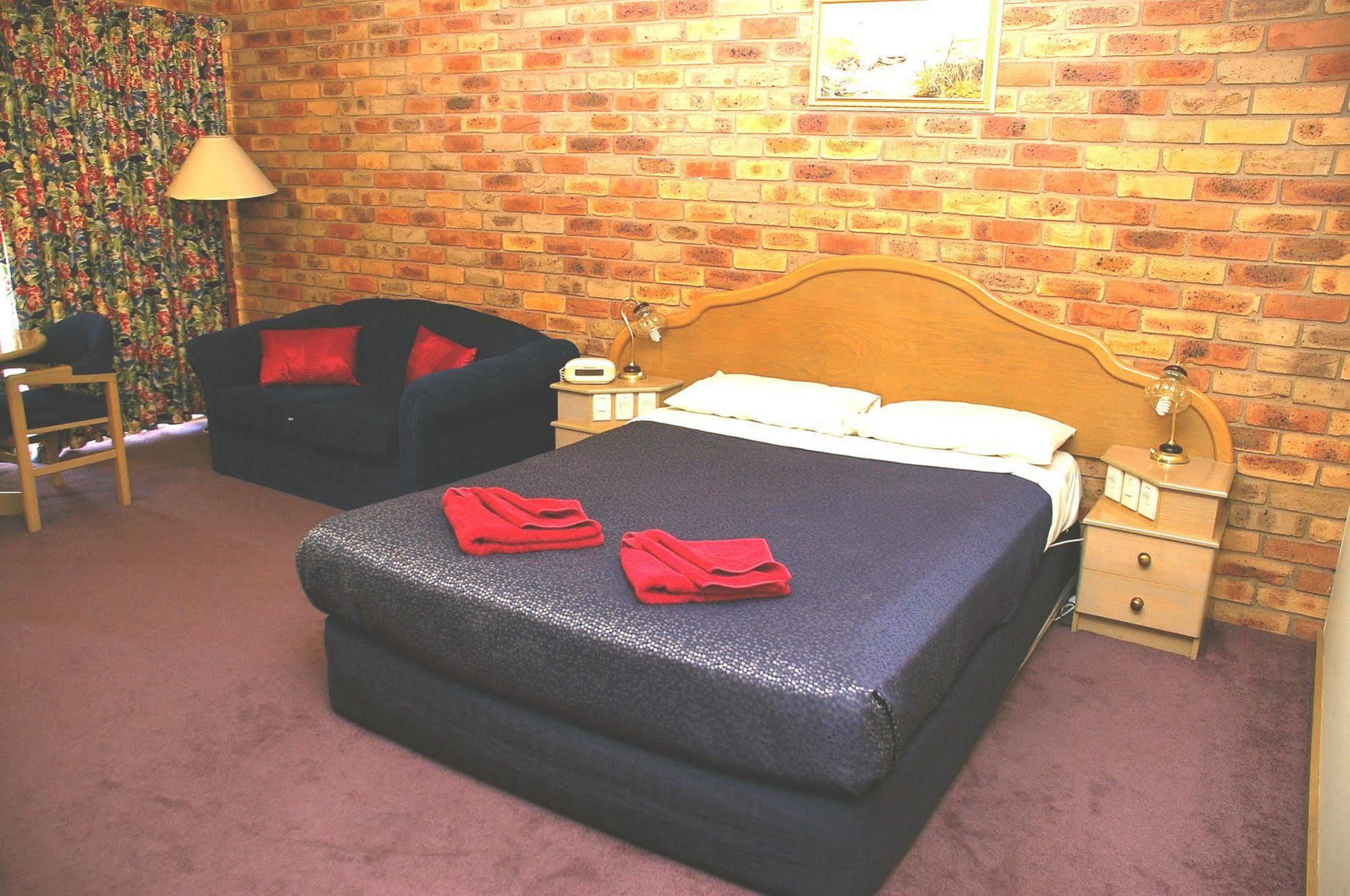 Pines Country Club Motor Inn Shepparton Esterno foto