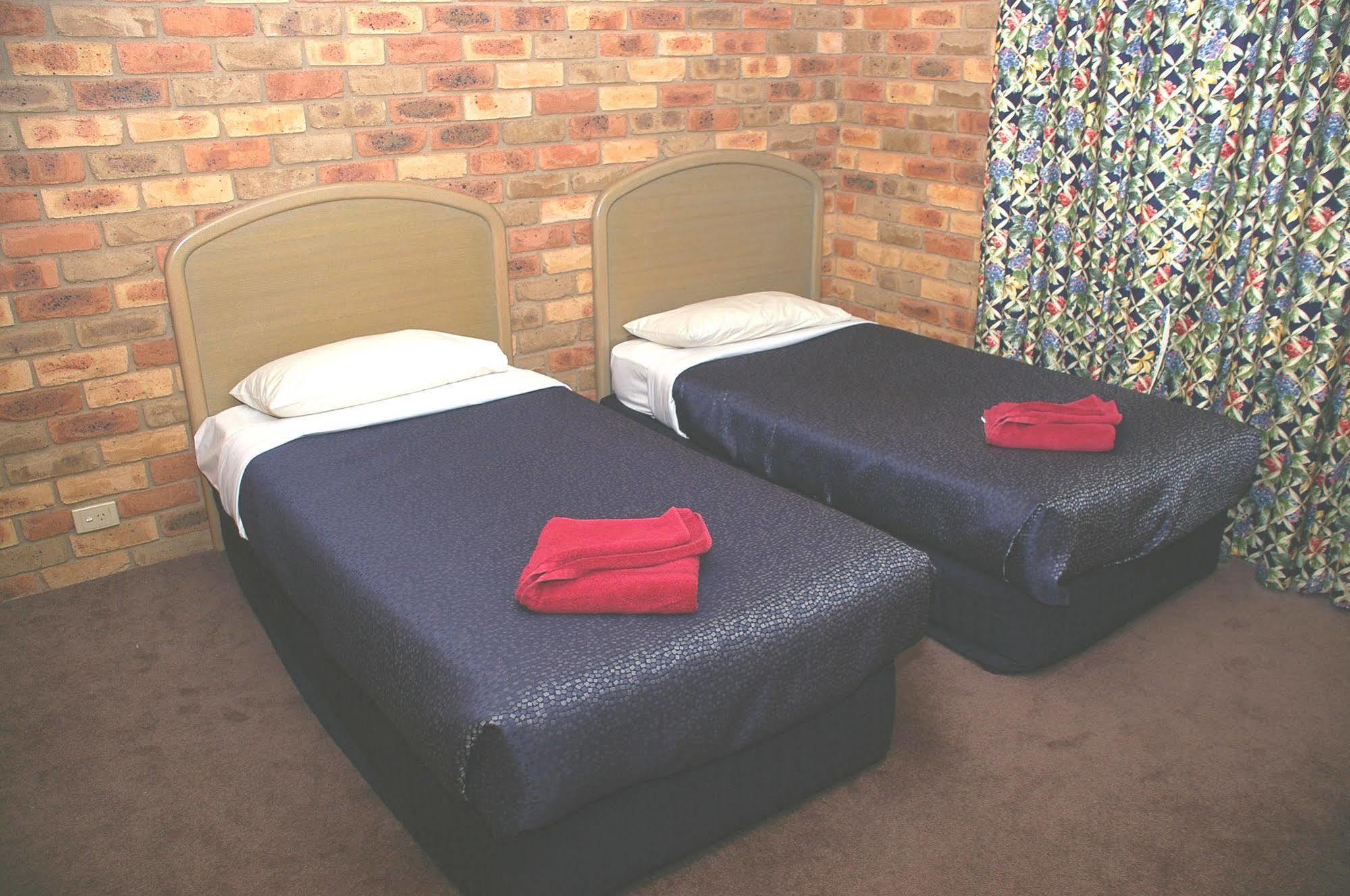 Pines Country Club Motor Inn Shepparton Esterno foto