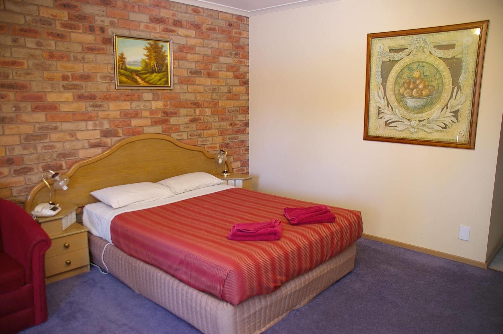 Pines Country Club Motor Inn Shepparton Esterno foto