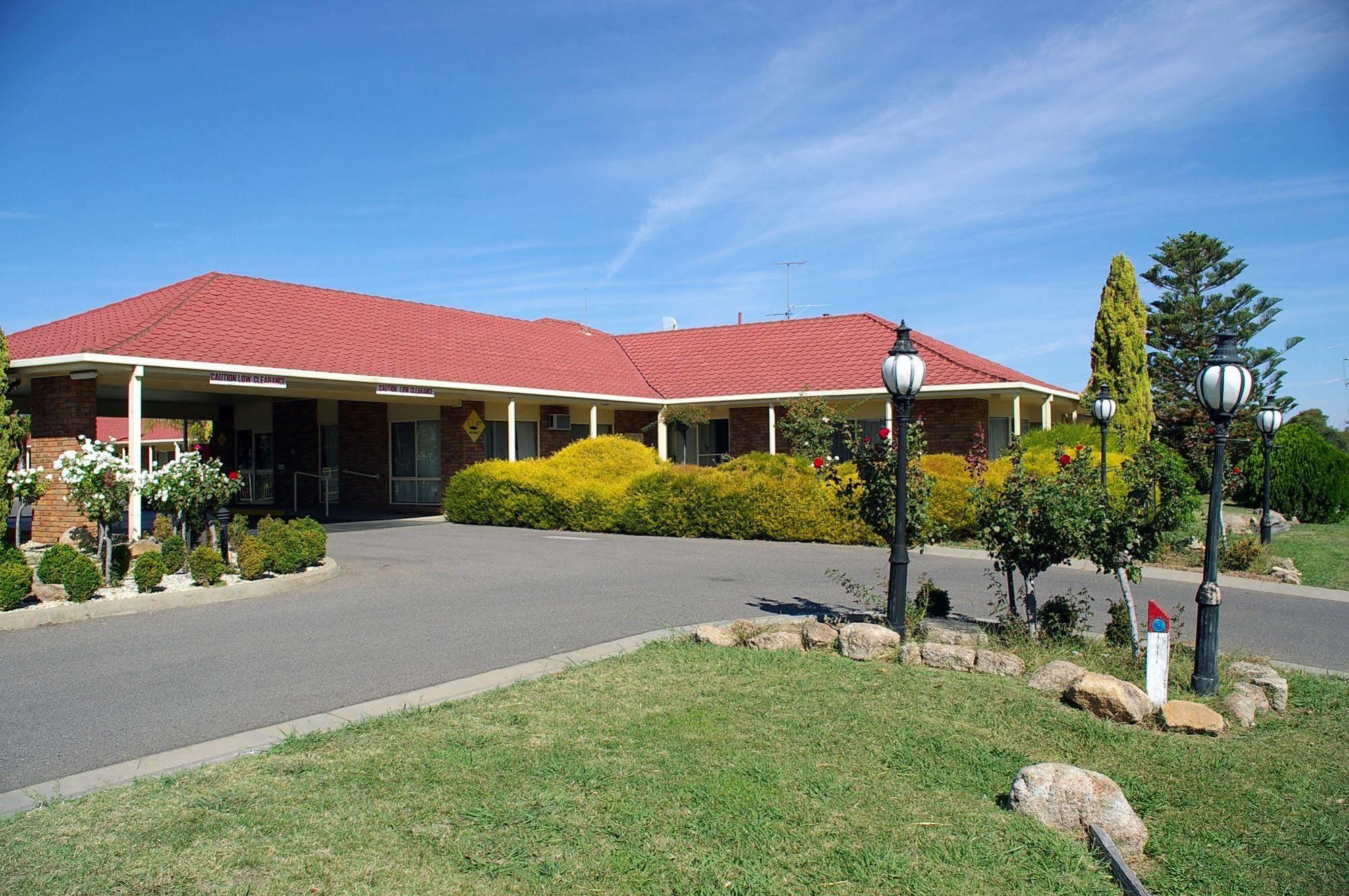 Pines Country Club Motor Inn Shepparton Esterno foto