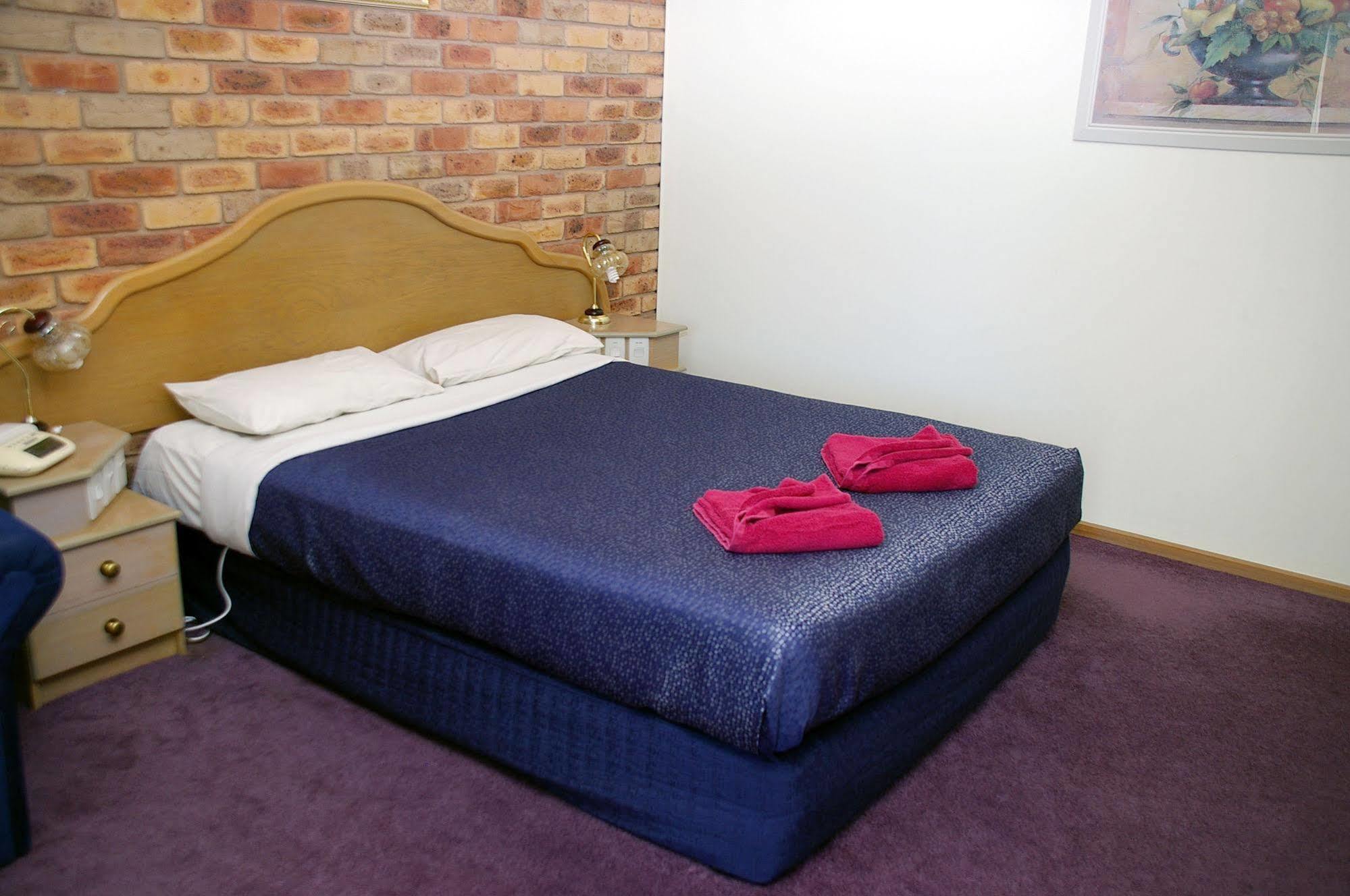 Pines Country Club Motor Inn Shepparton Esterno foto