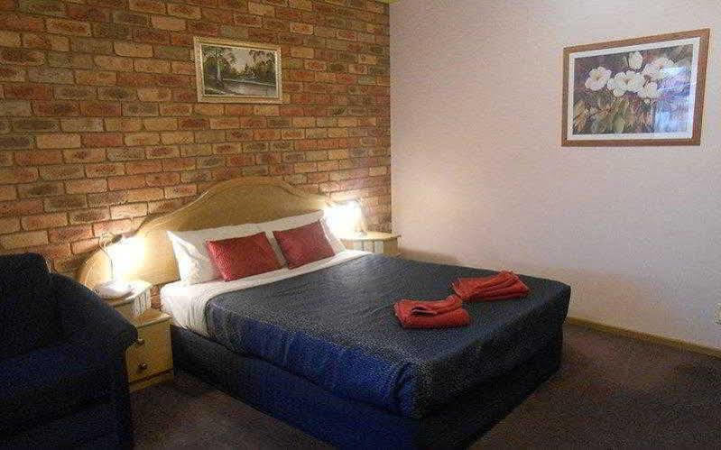 Pines Country Club Motor Inn Shepparton Esterno foto