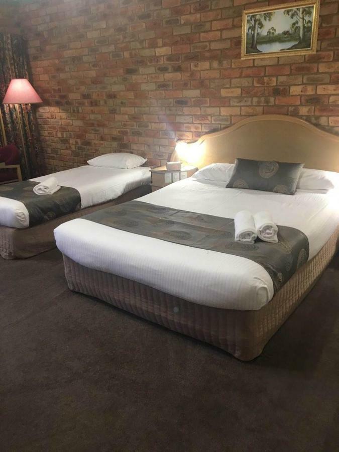 Pines Country Club Motor Inn Shepparton Esterno foto
