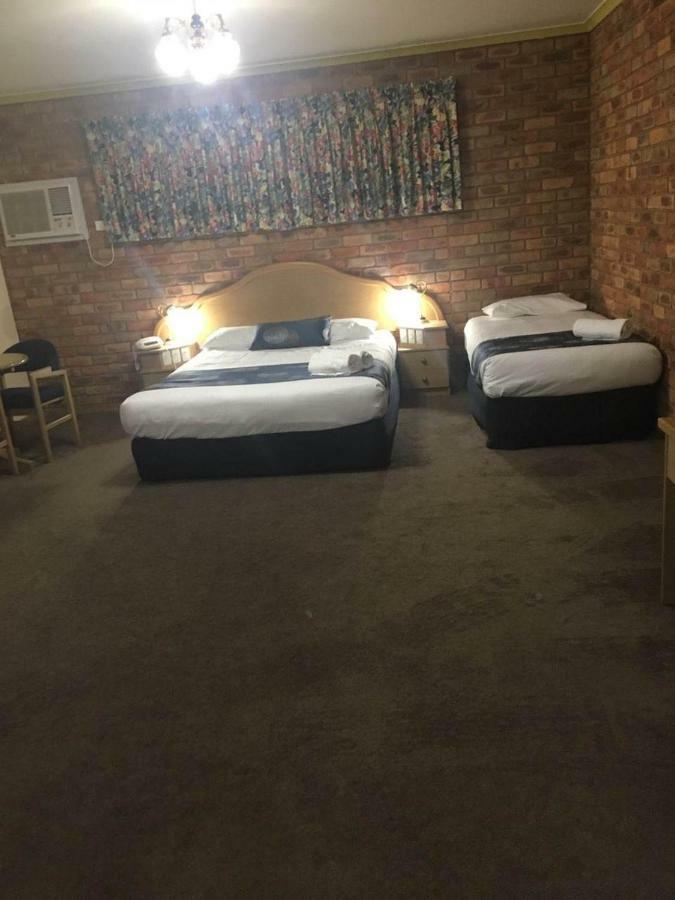 Pines Country Club Motor Inn Shepparton Esterno foto