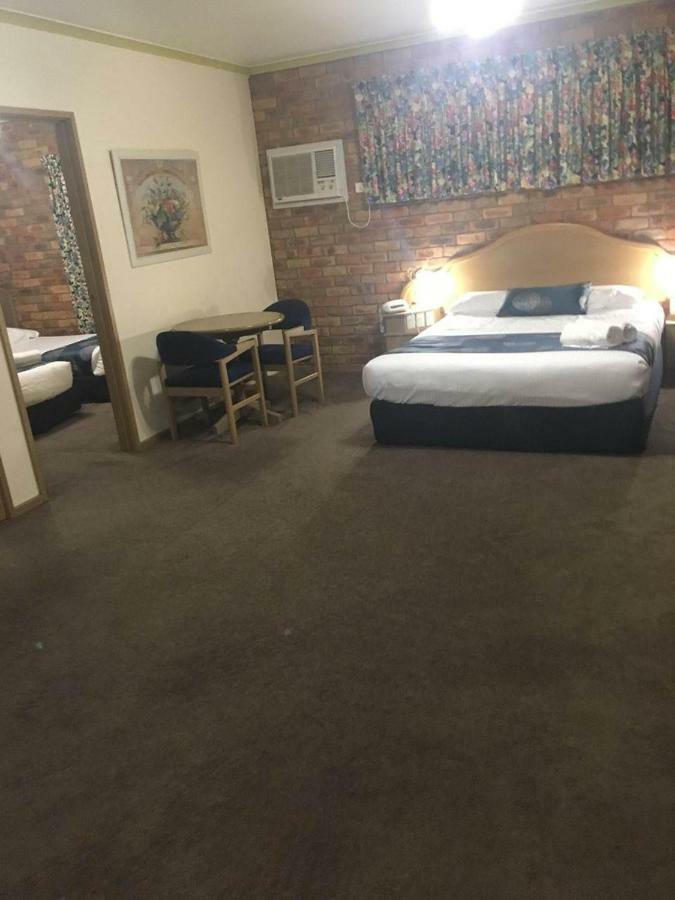 Pines Country Club Motor Inn Shepparton Esterno foto